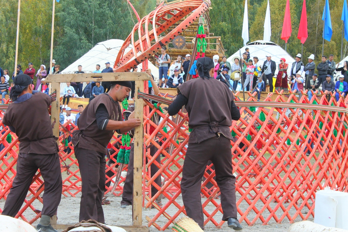 Yurt Building